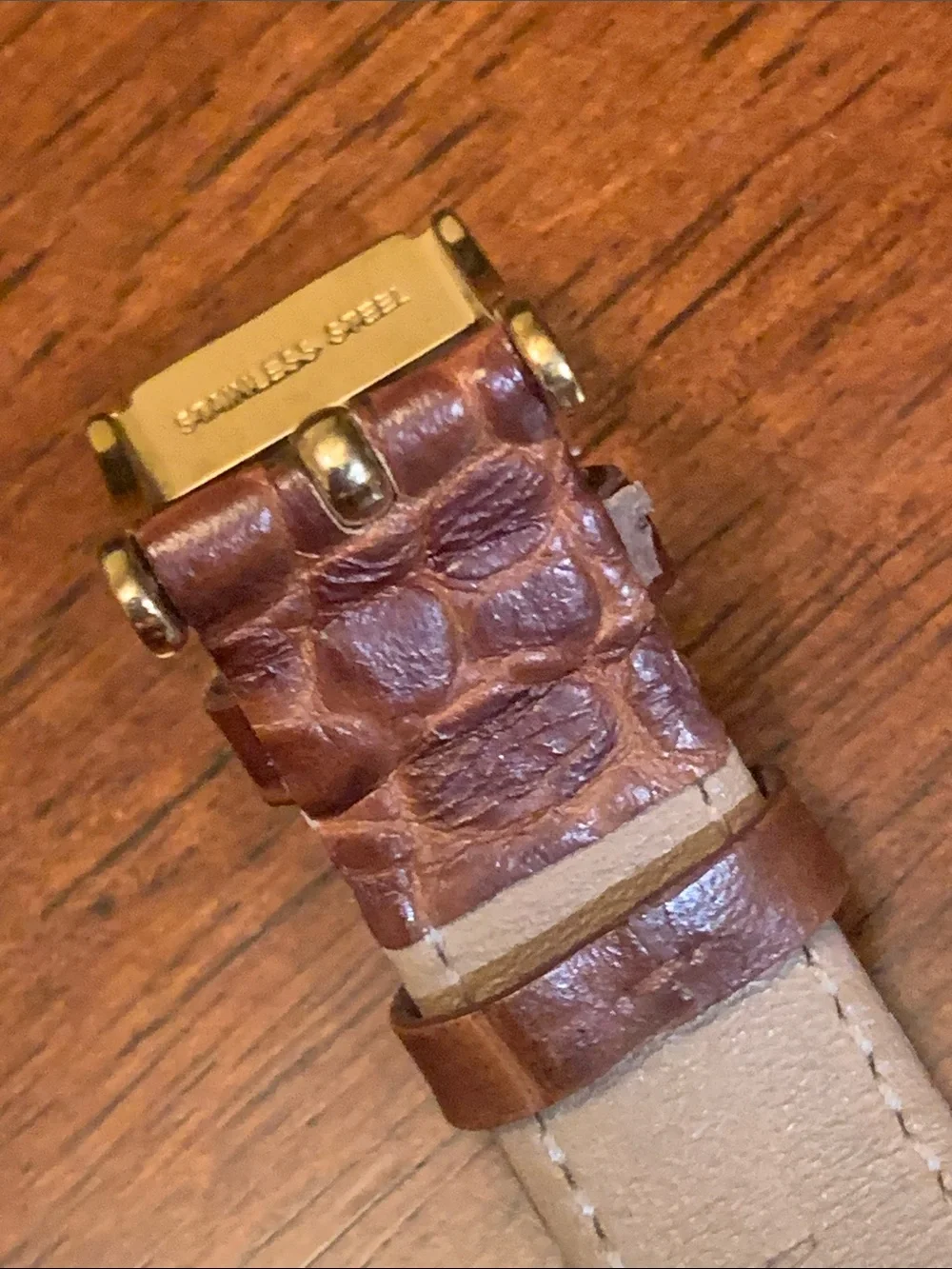 Absolutely stunning Michael Kors watch with Krystals and leather belt. Must !